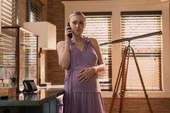 Dakota Fanning come Abby Winbury in The Perfect Couple 1x04
