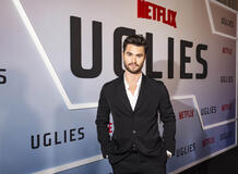 Chase Stokes partecipa alla proiezione speciale di Los Angeles di Uglies di Netflix al Netflix Tudum Theater il 12 settembre 2024 a Los Angeles, California