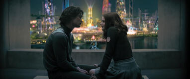 (S-D) Chase Stokes come Peris e Joey King come Tally in Uglies di McG