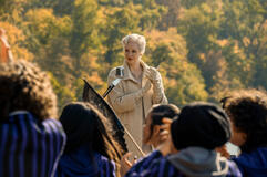 Gwendoline Christie come Larissa Weems in Mercoledì 1x02