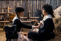 (S-D) Jenna Ortega come Wednesday Addams, Moosa Mostafa come Eugene Otinger in Mercoledì 1x03