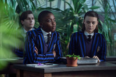 (S-D) Joy Sunday come Bianca Barclay, Johnna Dias-Watson come Divina in Mercoledì 1x04