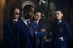 (S-D) Naomi J. Ogawa come Yoko Tanaka, Joy Sunday come Bianca Barclay, Oliver Watson come Kent, Johnna Dias-Watson come Divina in Mercoledì 1x08