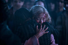 (S-D) Jenna Ortega come Wednesday Addams, Emma Myers come Enid Sinclair in Mercoledì 1x08