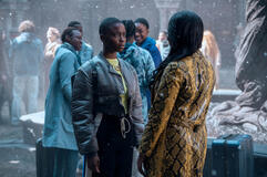 (S-D) Joy Sunday come Bianca Barclay, Gracy Goldman come Gabrielle in Mercoledì 1x08