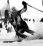 Courmayeur, Francia, febbraio 1975. Tino Pietrogiovanna affronta una difficile porta durante la gara di slalom speciale valevole per il campionato italiano, classificandosi al terzo posto.