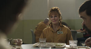 Cath (Glenn Close) e Jady (Peter Dinklage) in Brothers