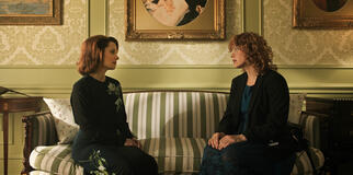 Lara Jean Chorostecki come Charlotte Collins, Annie Briggs come Miss Fairchild in Chucky 3x02