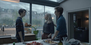 Kodi Smit-McPhee come Nicolas Ravenscroft, Cate Blanchett come Catherine Ravenscroft, e Sacha Baron Cohen come Robert Ravenscroft in Disclaimer 1x01