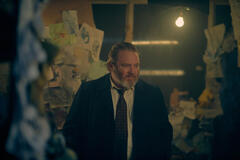 Nick Holness (Alex Ferns) in The Devil's Hour 1x01