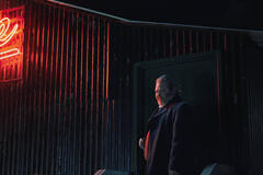 Nick Holness (Alex Ferns) in The Devil's Hour 1x01