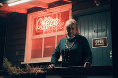 Linda Jones (Joan Hodges) in The Devil's Hour 1x01