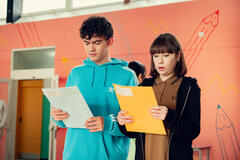 Joe Locke, Jenny Walser in Heartstopper 3x02