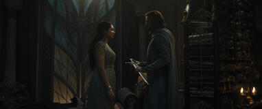 Cynthia Addai-Robinson come Queen Regent Míriel; Lloyd Owen come Elendil in Il Signore degli Anelli: Gli Anelli del Potere 2x08