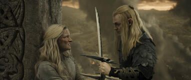 Morfydd Clark come Galadriel; Charlie Vickers come Sauron in Il Signore degli Anelli: Gli Anelli del Potere 2x08