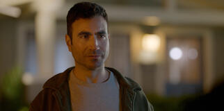 Brett Goldstein in Shrinking 2x04