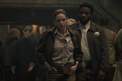 Rebecca Ferguson e Chinaza Uche in Silo 1x06