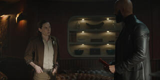 Rebecca Ferguson e Common in Silo 1x06