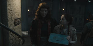 Sienna Guillory e Amelie Child Villiers in Silo 1x08