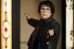 Jamie Lee Curtis in The Sticky 1x05