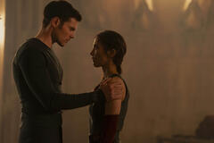 Chris Mason, Sarah-Sofie Boussnina in Dune: Prophecy 1x02