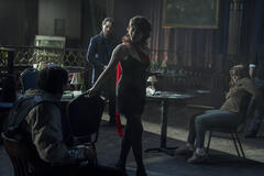 Colin Farrell, Cristin Milioti, Deirdre O'Connell in The Penguin 1x08