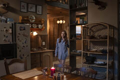 Madelaine Petsch come Maya in The Strangers: Capitolo 1 - Immagine dal set