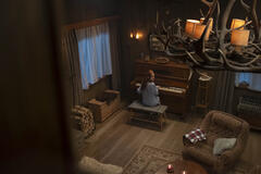 Madelaine Petsch come Maya in The Strangers: Capitolo 1 - Immagine dal set