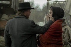 (S-D) Dane DeHaan come Jacob Pratt e Saura Lightfoot Leon come Abish in American Primeval 1x01