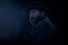 Jai Courtney come Virgil Cutter in American Primeval 1x05