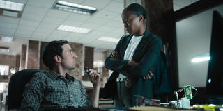 (S-D) Josh Brener come Herschel e Danielle Deadwyler come Elena Cole in Carry-On