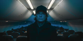 Jason Bateman come Traveler in Carry-On