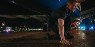 Taron Egerton come Ethan Kopek in Carry-On