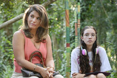 Dalia Gutman (Gisell), Mora Starosta (Luz) in Una mamma senza freni - Immagine dal set