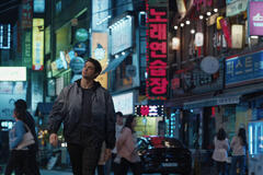 Noah Centineo come Owen Hendricks in The Recruit 2x01