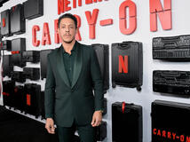 Theo Rossi alla première di Los Angeles di Carry-On di Netflix all'Egyptian Theatre Hollywood il 5 dicembre 2024 a Los Angeles, California 
