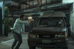 Gabriel Basso come Peter Sutherland in The Night Agent 2x01