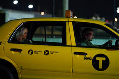 Dakota Johnson e Sean Penn in Una notte a New York - Immagine dal set