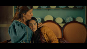 Elia Galera (Lucia) e Renata Notni (Lolita) in Amore e Vendetta - Zorro 1x04