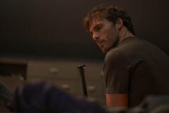 Sam Claflin come Patrick McKee in Bagman