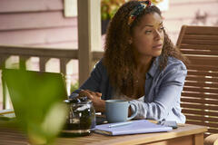 Antonia Thomas come Karina McKee in Bagman