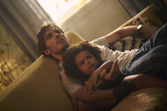 Sam Claflin come Patrick McKee e Carell Rhoden come Jake McKee in Bagman