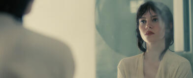 Sophie Thatcher come Iris in Companion