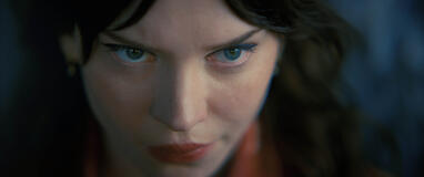 Sophie Thatcher come Iris in Companion