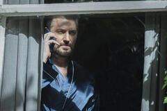 Richard Armitage come Stagger in Missing You 1x02