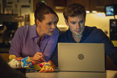 (S-D) Catherine Ayers come Nia, Charlie Hamblett come Charlie Parker in Missing You 1x02