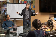 Danny Pudi e David Hornsby in Mythic Quest 1x03