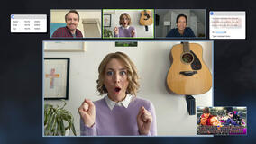 David Hornsby, Caitlin McGee e Danny Pudi in Mythic Quest: Quarantine