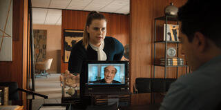 Jessie Ennis e F. Murray Abraham in Mythic Quest 2x03