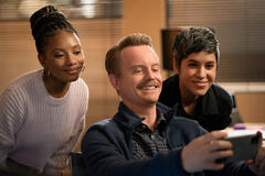 Imani Hakim, David Hornsby e Ashly Burch in Mythic Quest 2x09